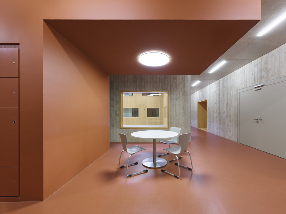 Evangelical Firstwald school: synthesis of rubber and real granite splitters as flooring