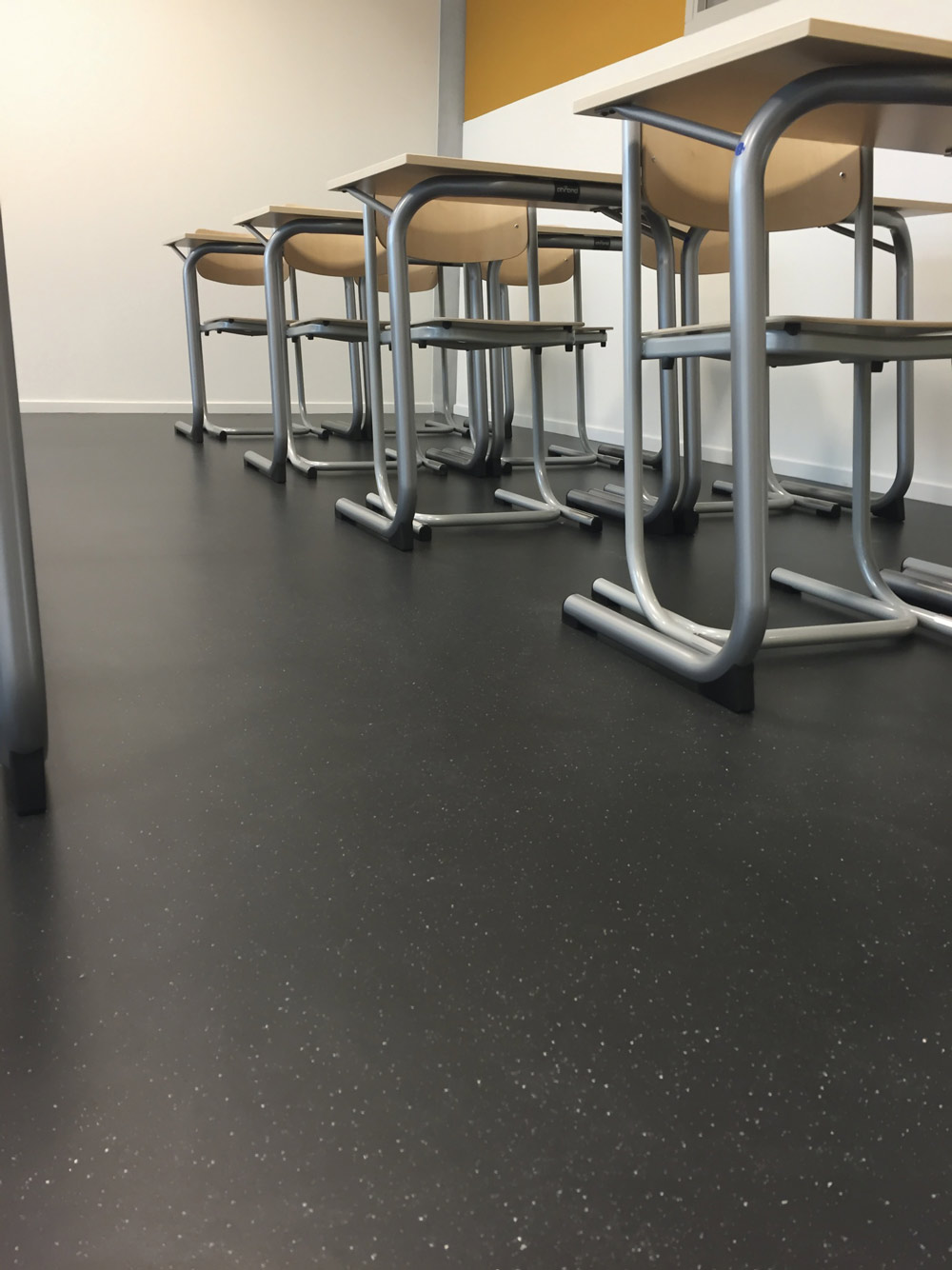 synthesis of rubber and real granite: floor-covering noraplan unita in school construction