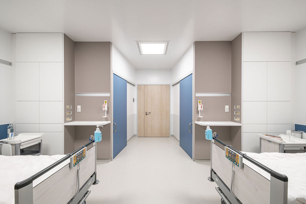 Prototyp infektionsverhütendes Patientenzimmer: Leicht zu reinigen statt antibakteriell