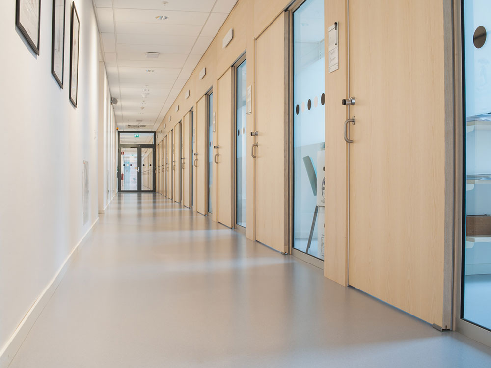 nora floor coverings minimise footfall noise in the university corridors 