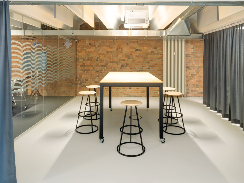 noraplan uni for offices with industrial charm