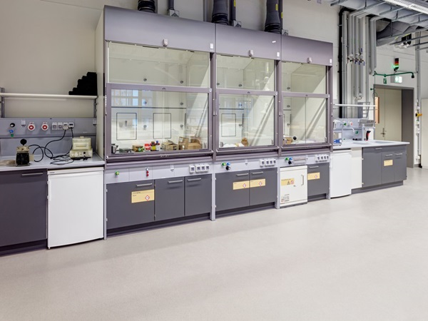 floor under ISO 14644-1 class 3