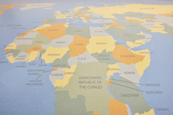 In den Boden integrierte Bildmotive als Learning Tools für Kinder