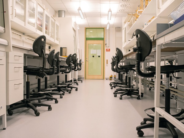 Laboratory with light rubber flooring at Linnaeus University, Kalmar