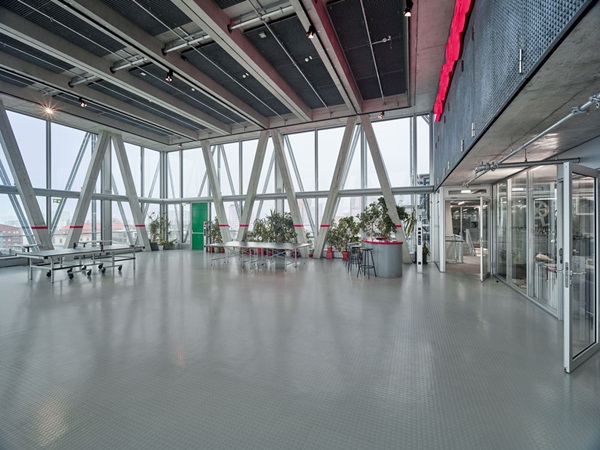 Officekonzept offen, flexibel, nachhaltig: taz Berlin mit norament Boden