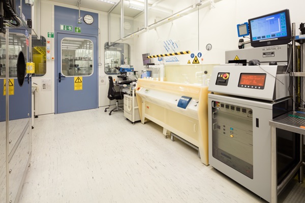 Reinraum für Halbleiterproduktion mit nora ESD-Boden